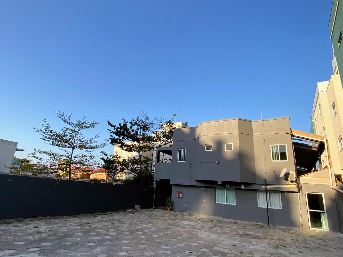 דירות בומבינאס Residencial Melfi 3 Ap.1 Frente מראה חיצוני תמונה
